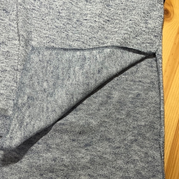 ARITZIA Wilfred Sherbrooke Marled Navy Long Sleeve V-Neck Lightweight Sweater S - Picture 10 of 11